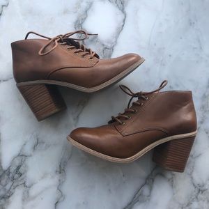 Brown Lace-Up Block Heel Boots | Size 8.5